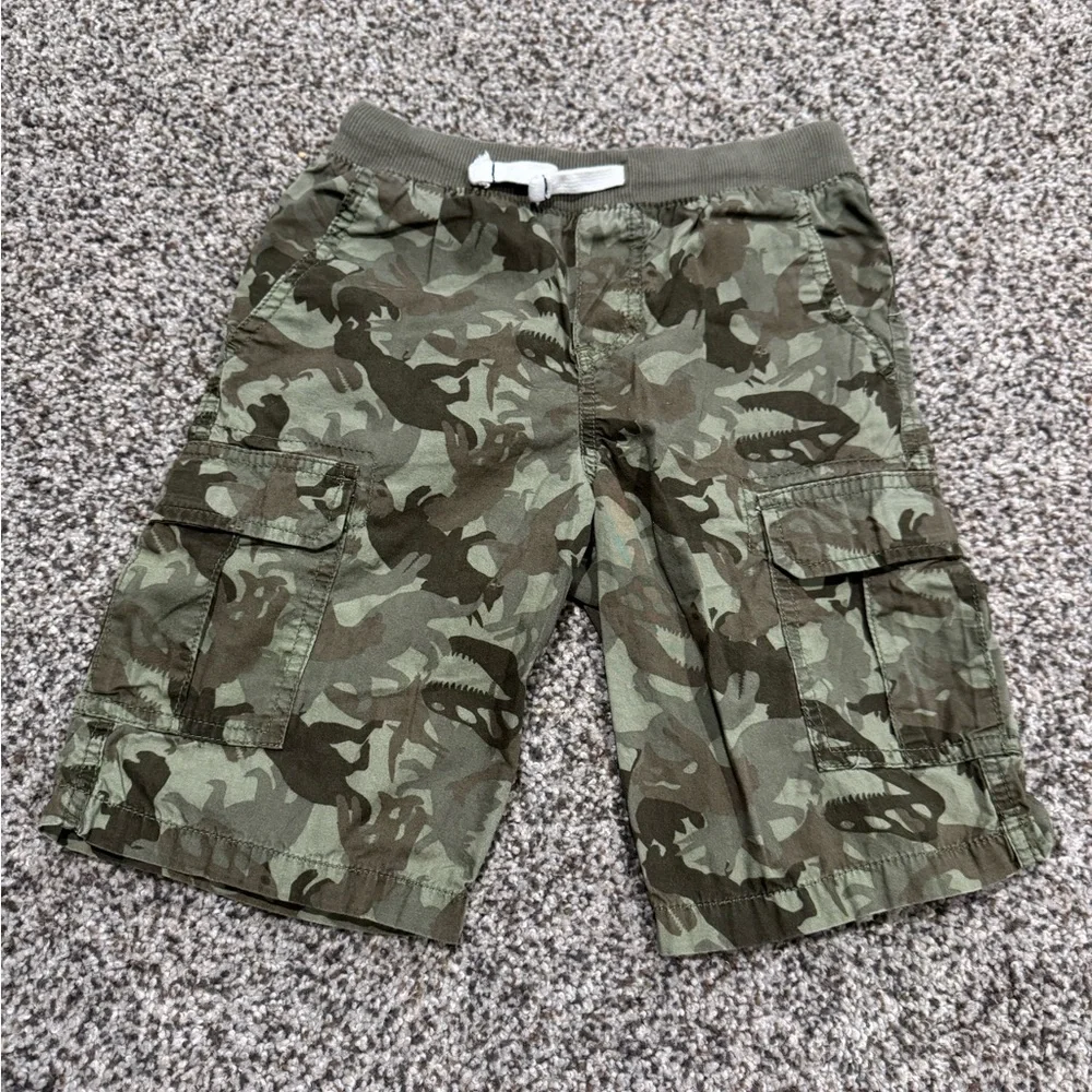 New without tags. Carters Dino print shorts size 8